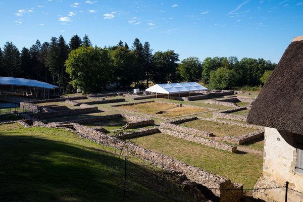 What Are the Best Fabrics for Summer Office Wear to Beat the Heat While Remaining Professional?